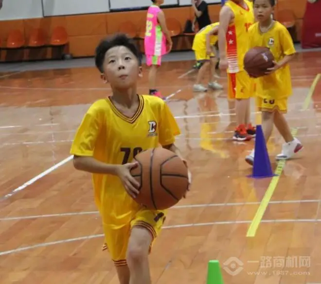 篮球模拟训练中的体能训练解决方案_2